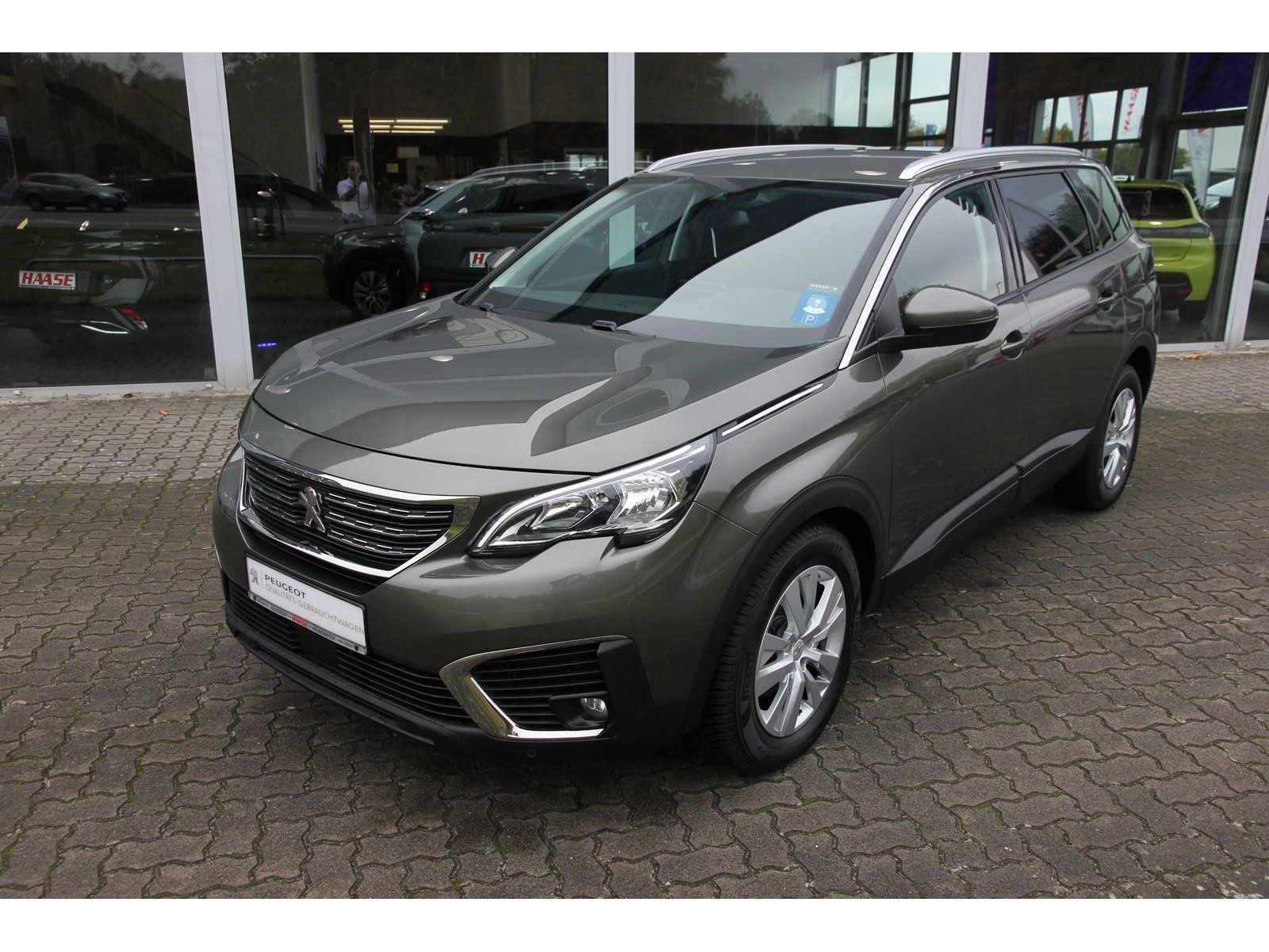 Peugeot 5008 Business PT 130 Klima Navi SHZ GRA GJR